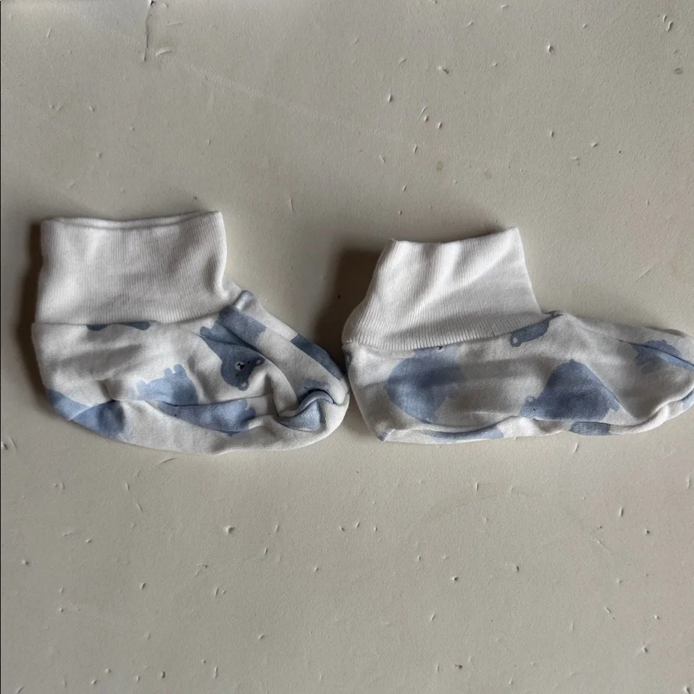 Carter’s Adorable Blue & White Baby Cap and Booties Set Bear Pattern 6 Months